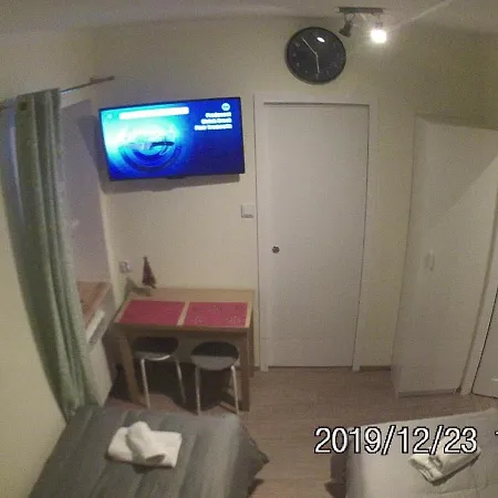 Rent0Nline Brwinow Rooms Eksteriør bilde
