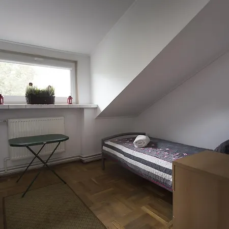 Rent0Nline Brwinow Rooms Eksteriør bilde