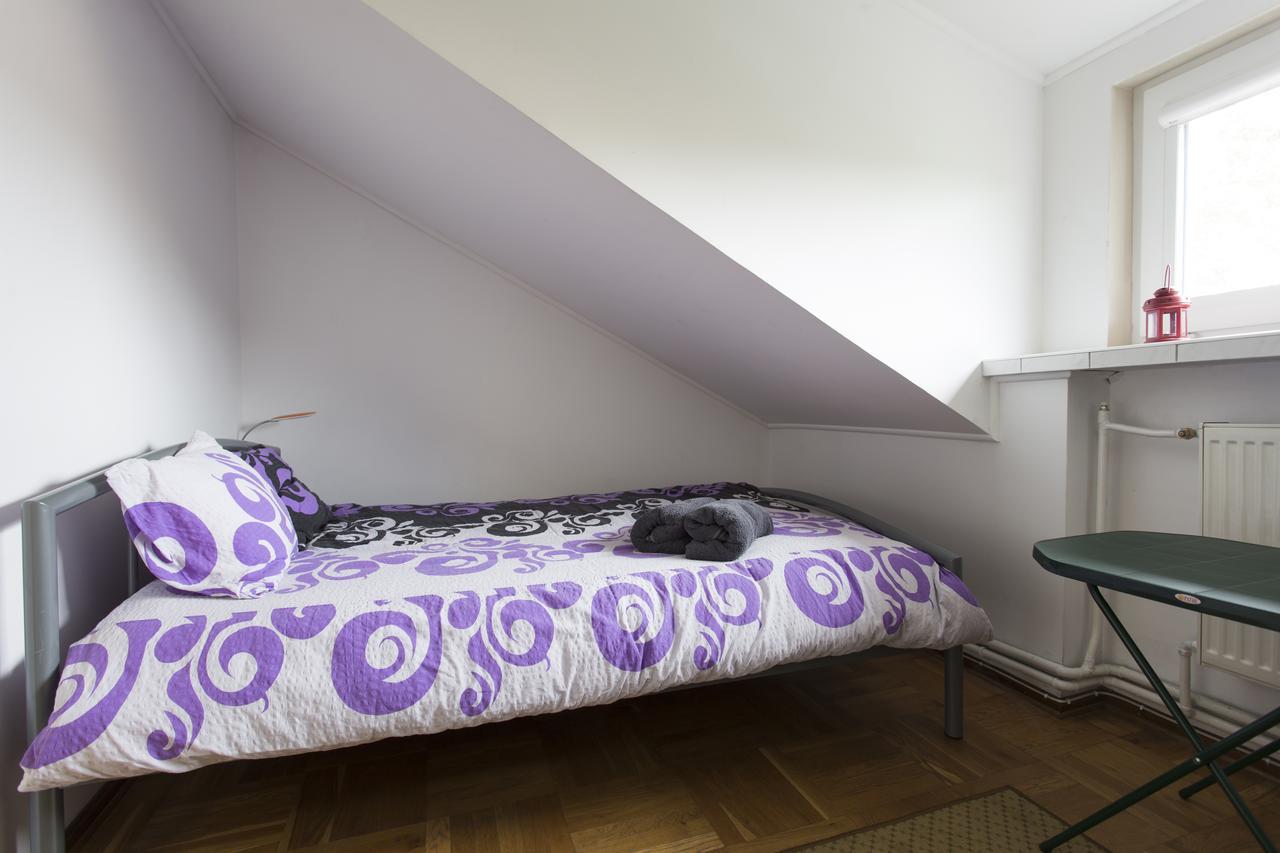 Homestay Rent0Nline Brwinow Rooms *