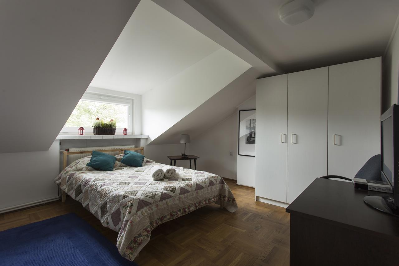 Homestay Rent0Nline Brwinow Rooms